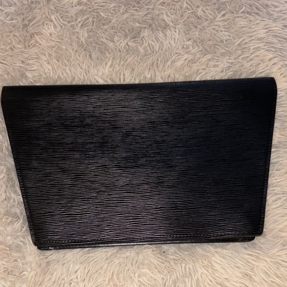 Louis Vuitton Black Epi Leather Twist Lock Clutch - Picture 7 of 10